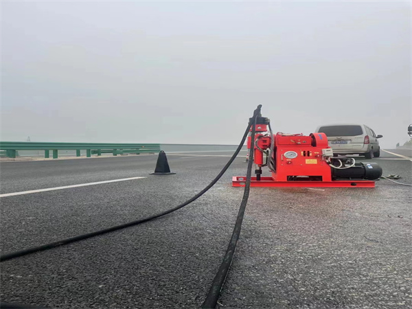 丹巴马路路基路面开裂下沉注浆加固灌浆