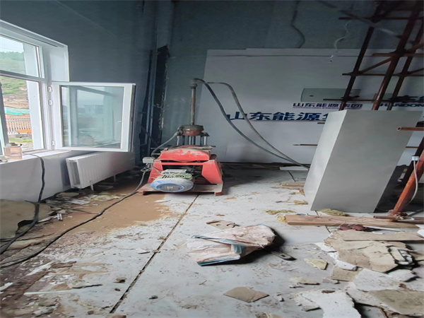 丹巴地基基础下沉墙体裂缝加固注浆顶升施工